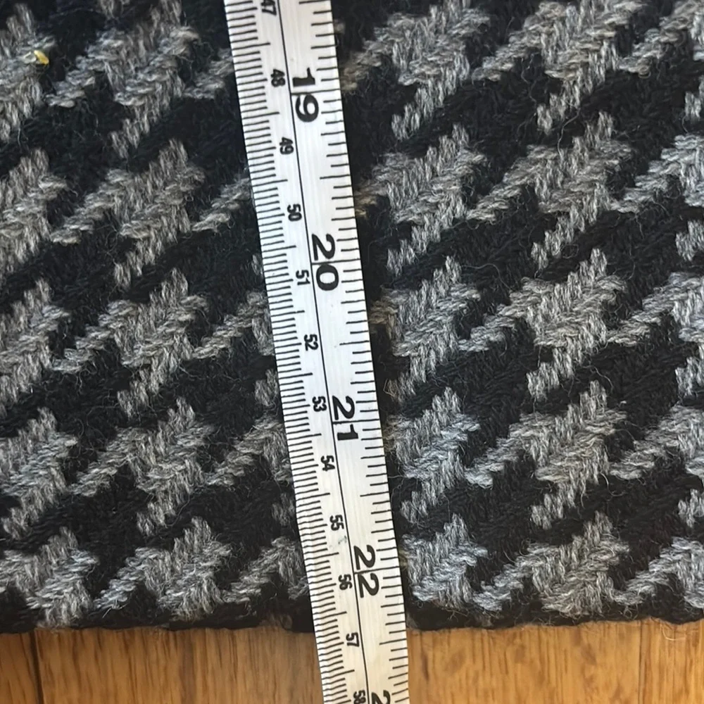 DKNY Wool Houndstooth Knee Length Pencil Skirt Sz 10 Black Grey Office Boardroom